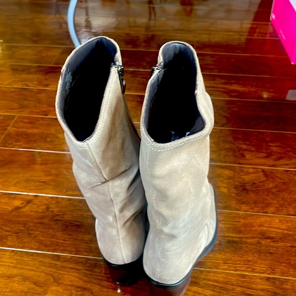 NWT Vince Camuto Babellie Western Boot 9M - Picture 3 of 5